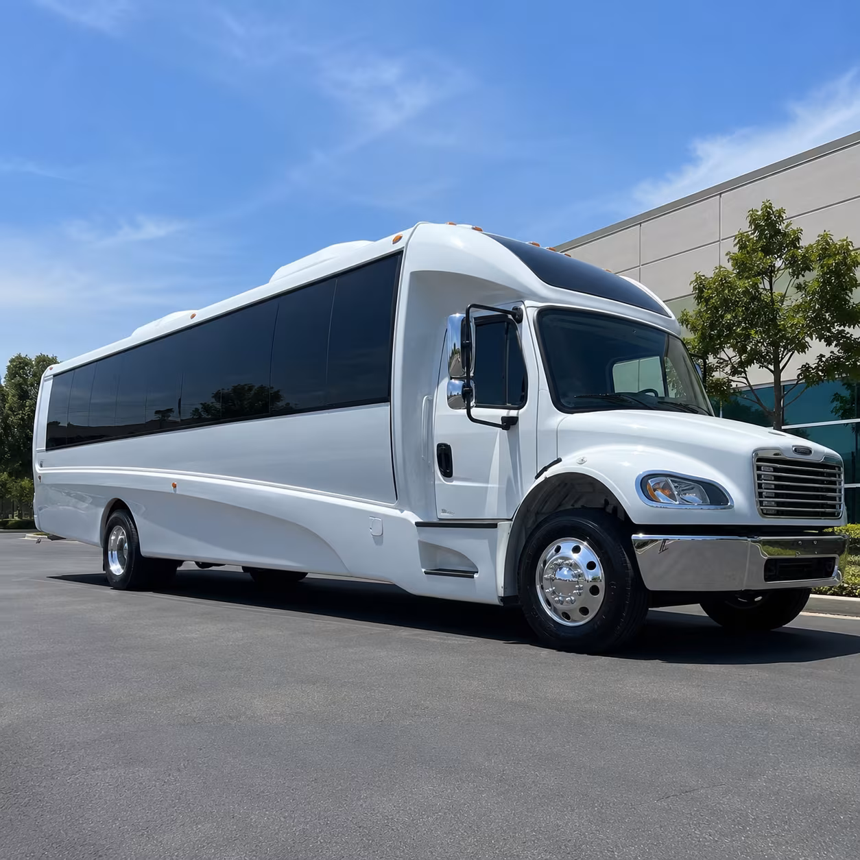 hampton 28 passenger minibus