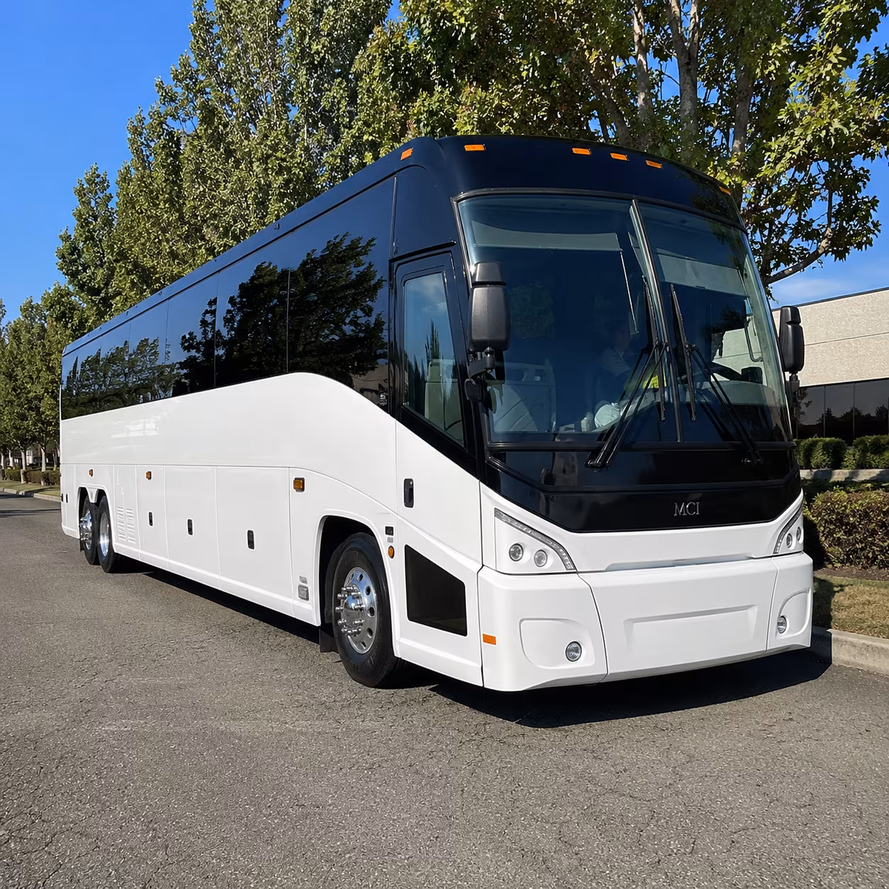 hampton 50 passenger charter bus